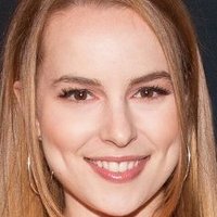 Bridgit Mendler Nahé