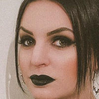Emma Blackery Nahé