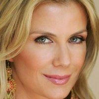 Katherine Kelly Lang Nahé