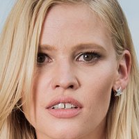 Lara Stone Nahé