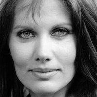 Maud Adams Nahé