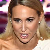 Nikki Glaser Nahé