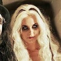 Sheri Moon Zombie Nahé
