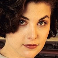 Sherilyn Fenn Nahé